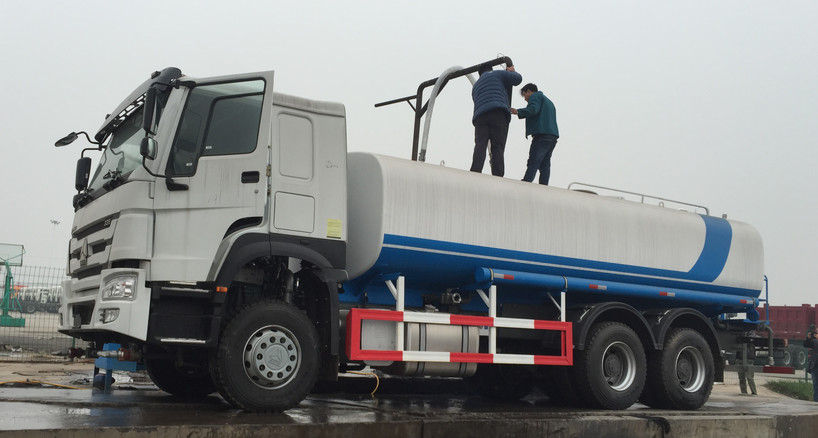 HOWO 336hp Truk Air Bekas Tipe Pengemudi LHD Pengoperasian yang Mudah Untuk Membersihkan Jalan