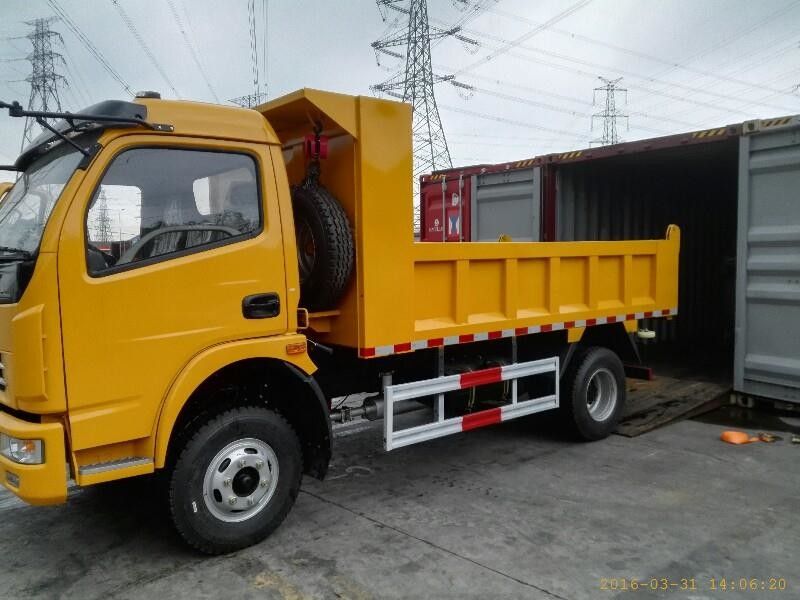 4 × 2 Drive Mode Truk Tipper Digunakan Dongfeng Merk Euro 3 Standar Emisi