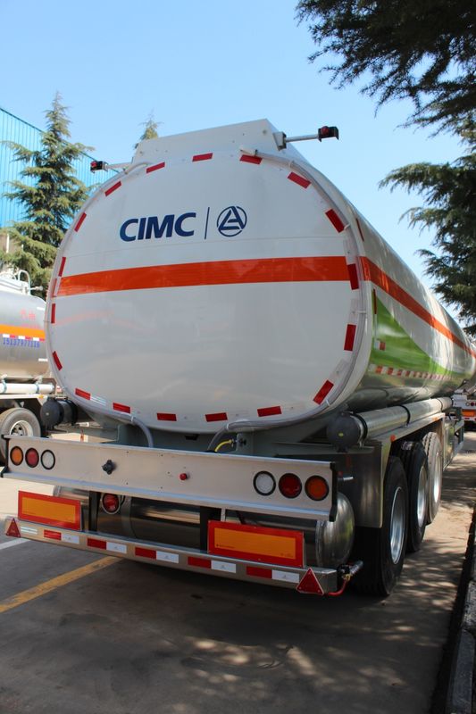 Trailer Tanker Stainless Steel 45000L Merek LINGYU Untuk Transportasi Minyak