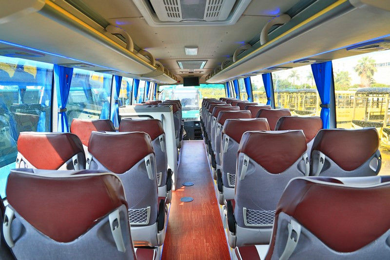 47 Kursi Bus Pelatih Bekas Golden Dragon Merk Diesel Euro III Standard 2012 Tahun