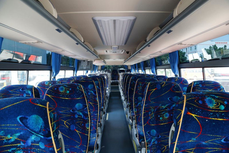 Bus Pelatih Profesional Bekas Golden Dragon Brand 2010 Tahun Dibuat Dengan 51 Kursi