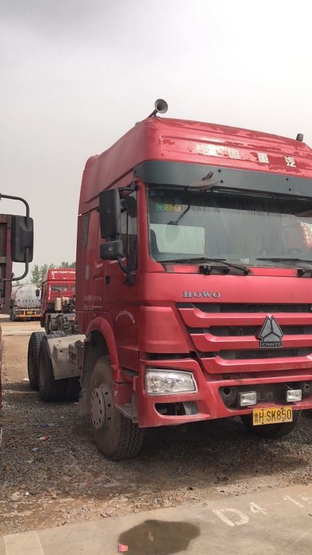 6x4 Drive Mode Digunakan Tractor Truck Sinotruck HOWO Brand With 3 Seat