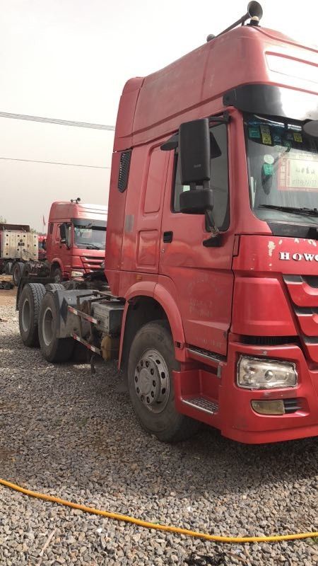 6x4 Drive Mode Digunakan Tractor Truck Sinotruck HOWO Brand With 3 Seat