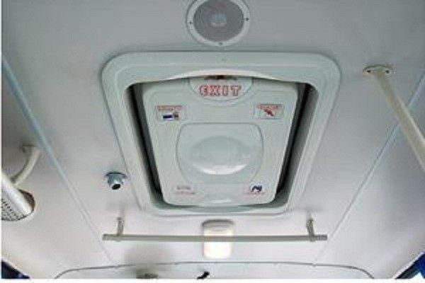 ZHONGTONG Merek Bus Coach Yang Digunakan 2011 Tahun 24 Kursi Yuchai Engine Max Power 80kw