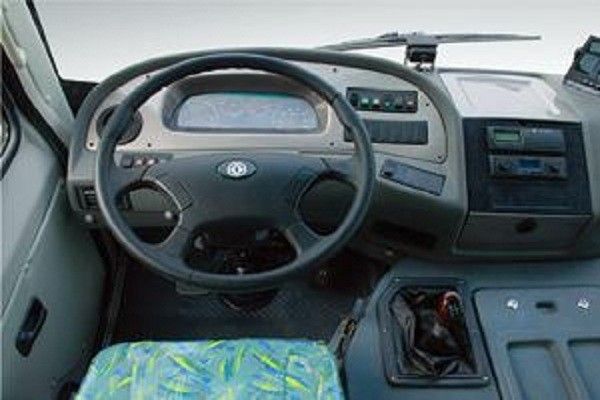 ZHONGTONG Merek Bus Coach Yang Digunakan 2011 Tahun 24 Kursi Yuchai Engine Max Power 80kw