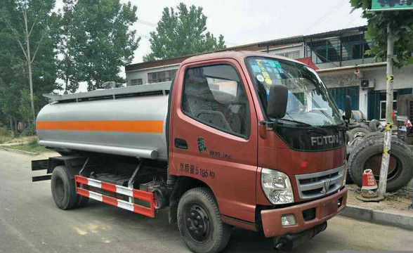 Truk Bahan Bakar Solar Digunakan 5 Ton - 16 Ton Kapasitas Pemuatan Dengan Chassis Merek Berbeda