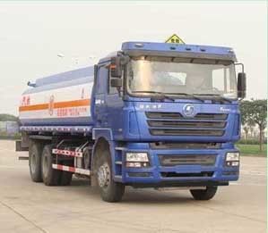 6 × 4 Drive Mode Tanker Minyak Yang Digunakan Volume 18 M3 Dengan Air Conditioner 78 Km / H Kecepatan Maks
