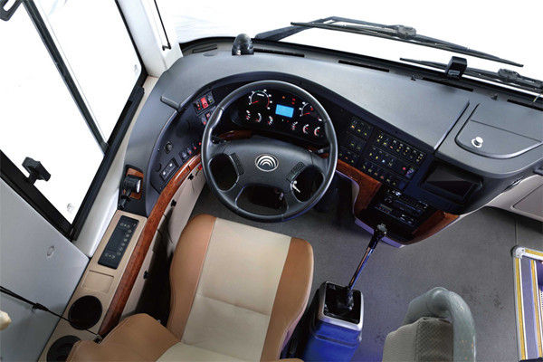 68 Kursi 2013 Bus Diesel Bekas Digunakan Dengan A / C Dilengkapi Standar Emisi Euro III
