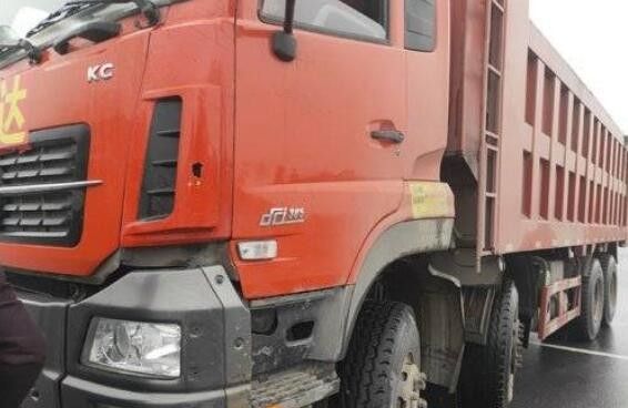 385HP Warna Merah Digunakan Truk Tugas Berat, Truk Dumper Bekas Diesel