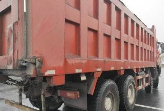 385HP Warna Merah Digunakan Truk Tugas Berat, Truk Dumper Bekas Diesel