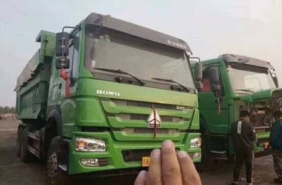 Euro IV 340HP Motor Dump Truck Bekas dengan drive 6x4