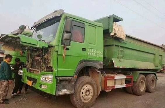 Euro IV 340HP Motor Dump Truck Bekas dengan drive 6x4
