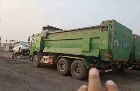 Euro IV 340HP Motor Dump Truck Bekas dengan drive 6x4