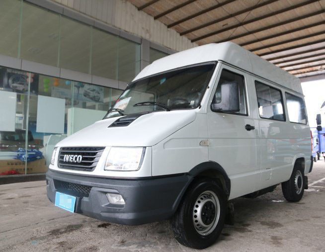 White Iveco Merk Bekas Dan Minibus Baru 6 Kursi, 129 Hp Diesel 2013-2018 Tahun