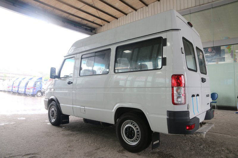 White Iveco Merk Bekas Dan Minibus Baru 6 Kursi, 129 Hp Diesel 2013-2018 Tahun