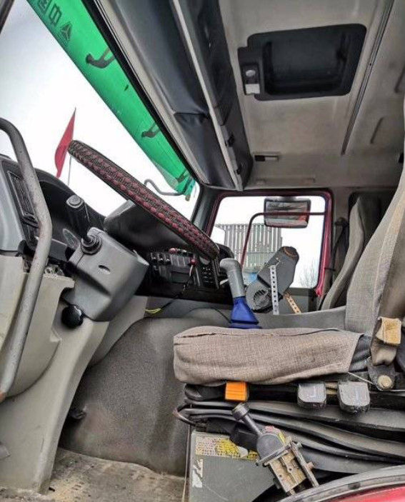 HOWO Merek 20-30T Truk Diesel Bekas / Truk Tipper Bekas 375hp 2012 Tahun