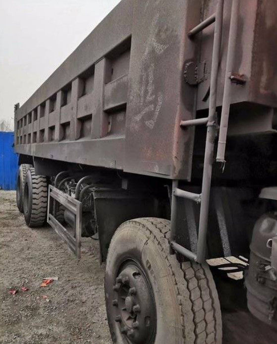 HOWO Merek 20-30T Truk Diesel Bekas / Truk Tipper Bekas 375hp 2012 Tahun