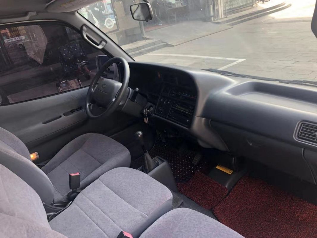 13 Kursi Diesel Toyota Digunakan Mini Bus Dengan AC Melengkapi No Kecelakaan 2015 Tahun