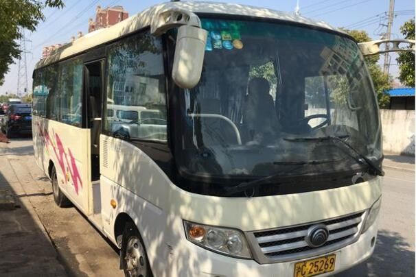 Euro III Mesin Diesel Yutong Mini Bus 2011 Tahun 23 Kursi Digunakan Gear Box Otomatis