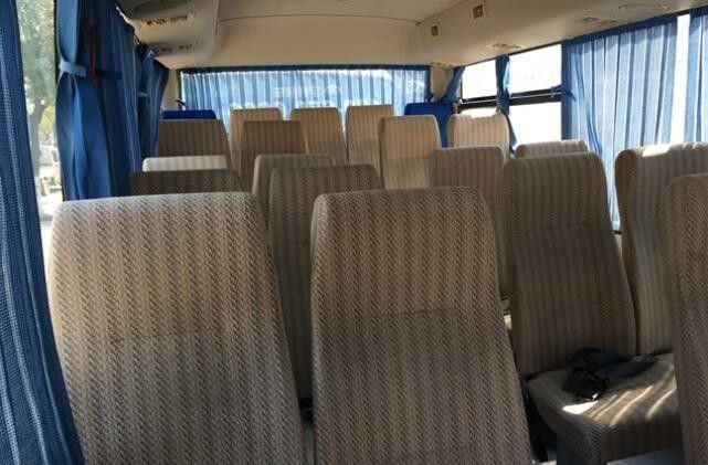 Euro III Mesin Diesel Yutong Mini Bus 2011 Tahun 23 Kursi Digunakan Gear Box Otomatis