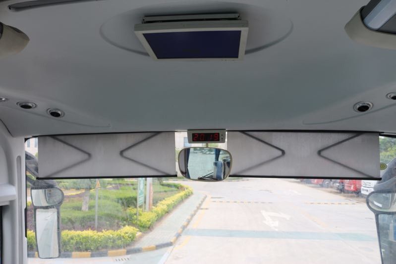 Bus Bis Bekas Hijau Diesel 49 Tur Panjang Kursi Bus LHD Dilengkapi A / C Sangat Baru Tahun 2018