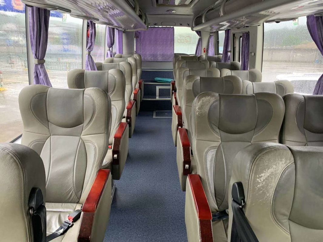 ZK6858 Series Yutong City Bus, White 19 Seater Bus Diesel Steering Tangan Kiri 2015 Tahun