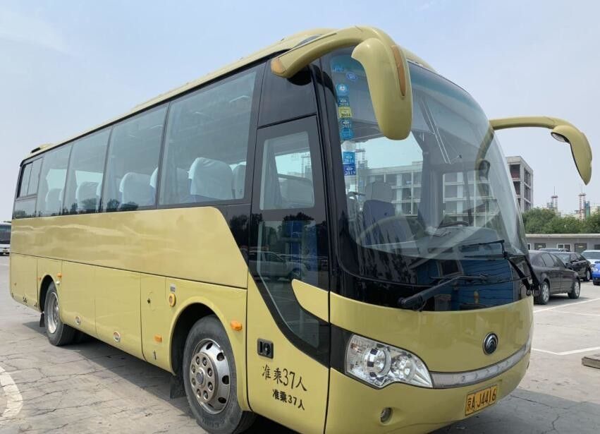 Bus Komersial Bekas Tahun 2017 / ZK6888 37 Kursi Bus Pelatih Bekas Panjang Bus 8774mm