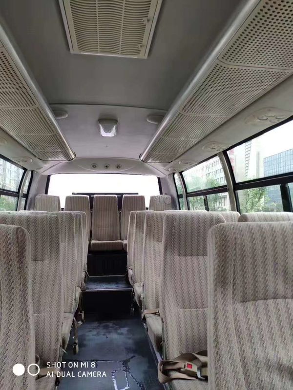 Drive Sisi Kiri Hijau Bus Pariwisata Tangan Kedua 35 Kursi Diesel Euro IV 8045mm Panjang