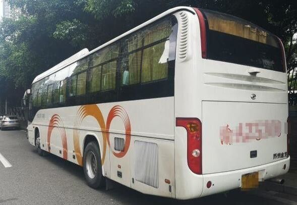 Merek Golden Dragon Menggunakan Pelatih Penumpang Tahun 2014 Mesin Diesel Euro IV 47 Kursi