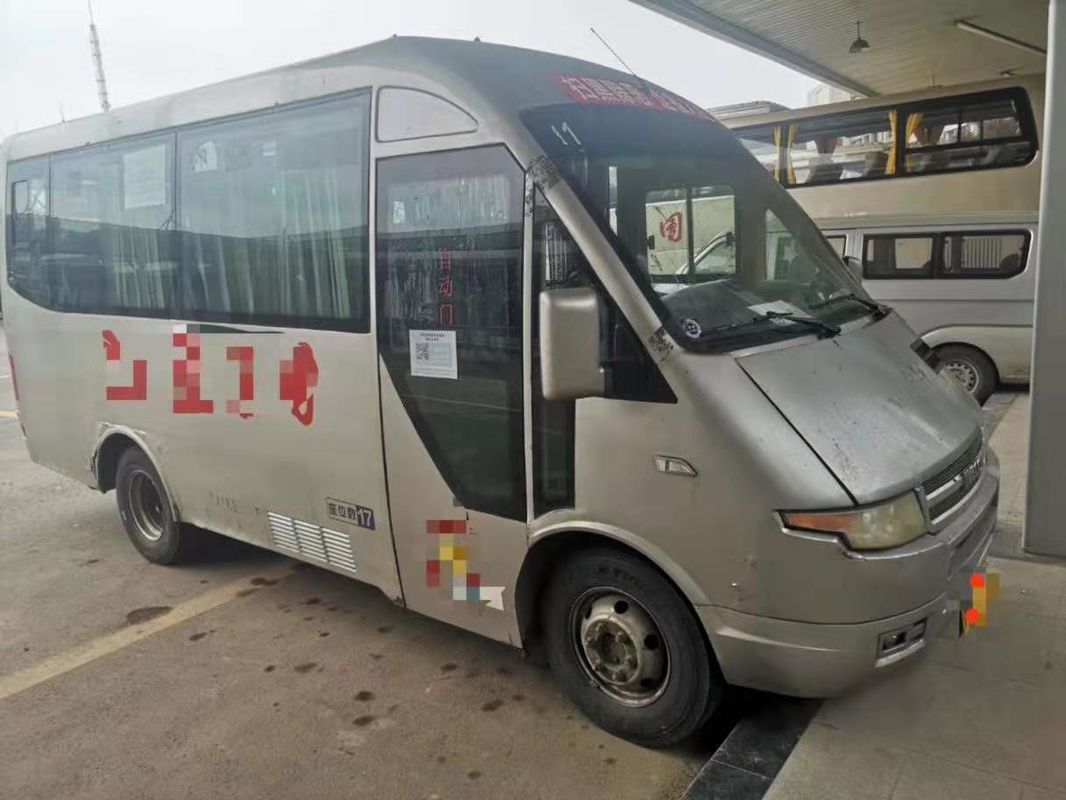2013 Tahun Digunakan Coaster Bus MT 17 Kursi Mini Bus Diesel LHD 2798ml Perpindahan
