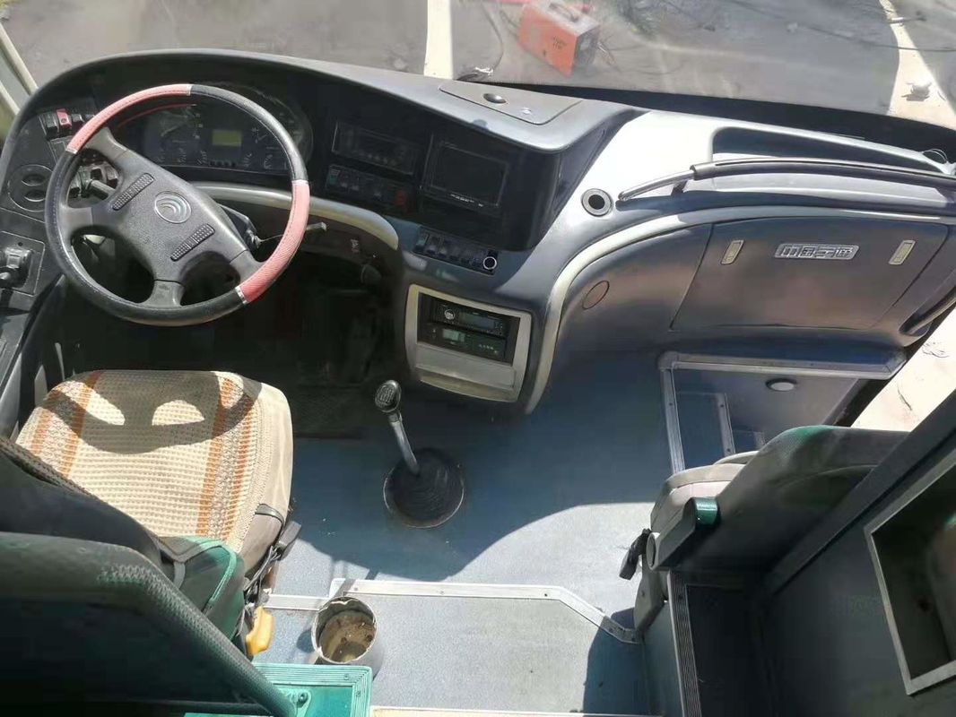 Setir Tangan Kiri Menggunakan Bus 55 Kursi 2011 Tahun 6120HY19 Ungu Dengan Kursi Kulit