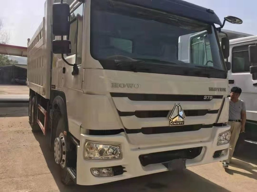 ZZ3317N3867 Digunakan Dump Truck 8 * 4 12 Ban Tipper Truck Dengan Drive Tangan Kanan