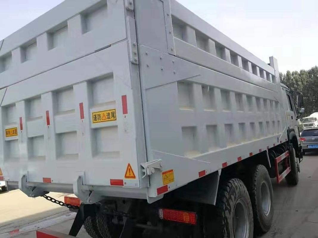 ZZ3317N3867 Digunakan Dump Truck 8 * 4 12 Ban Tipper Truck Dengan Drive Tangan Kanan