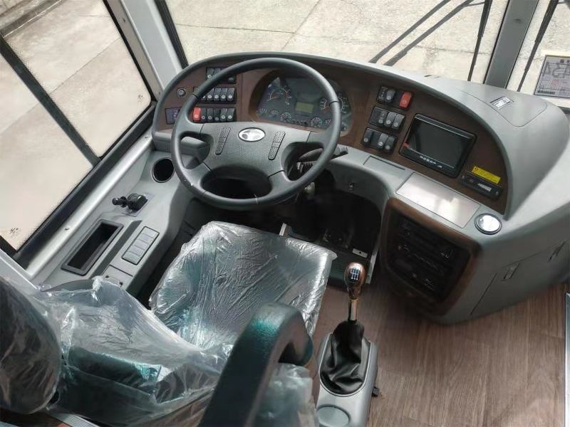 63 Kursi Bus Mesin Diesel Double Back Axle Drive Tangan Kiri 110km / H Kecepatan Maks