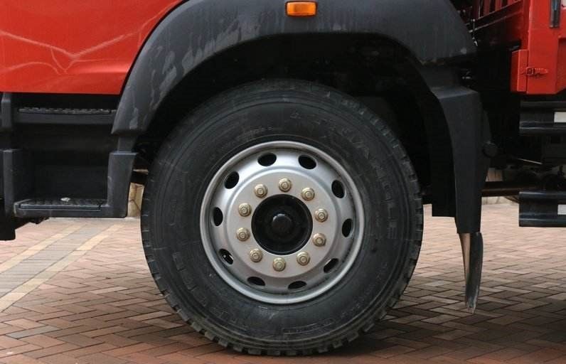 90km / H Kecepatan Maks. Digunakan Dump Truck Light Cargo Truck Model Mengemudi Tangan Kanan