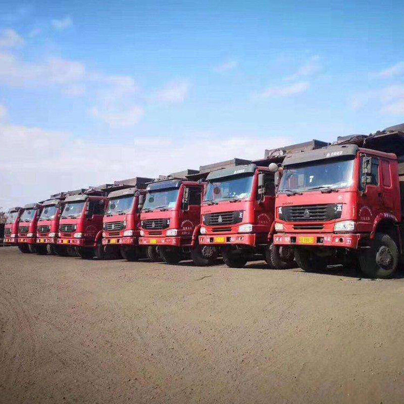 Kapasitas Besar Tip Tangan Kedua 31 Ton Berat 8x4 Mode Drive Model HOWO-7