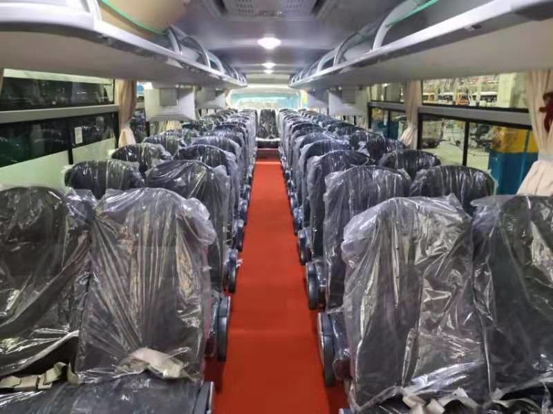 67 Kursi Promosi Drive Kanan Drive 120km / H Kecepatan Maks. 12000 X 2500 X 3620mm