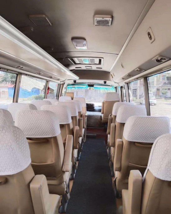 2016 Tahun Digunakan Coaster Bus Mesin Cummins 27 Kursi Dengan Rem Udara Dan Batang Tenggelam