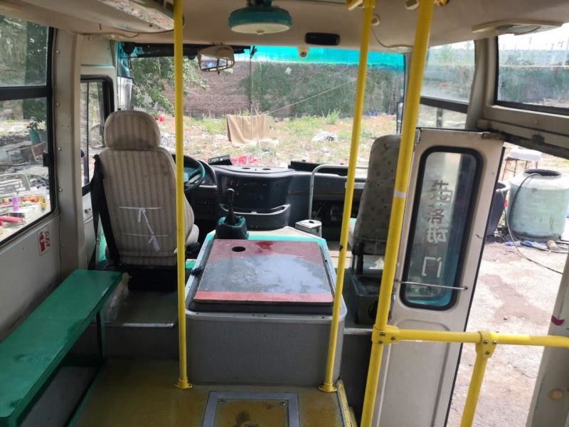 22 Kursi Bekas Yutong Bus YC4S145-30 4 Mesin Silinder ZK6752D Bekas Mini Bus