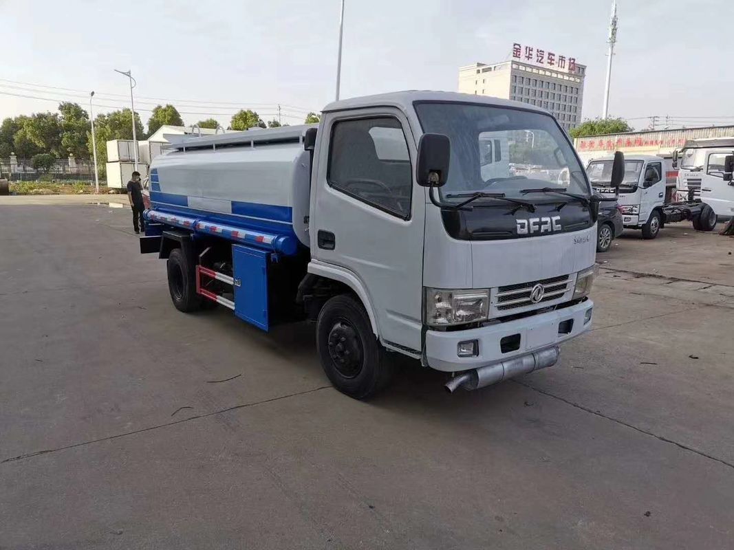 Truk Tangki Bahan Bakar Minyak Ringan 4X2 5000L 5m3 Pengisian Bahan Bakar Minyak Sertifikasi ISO
