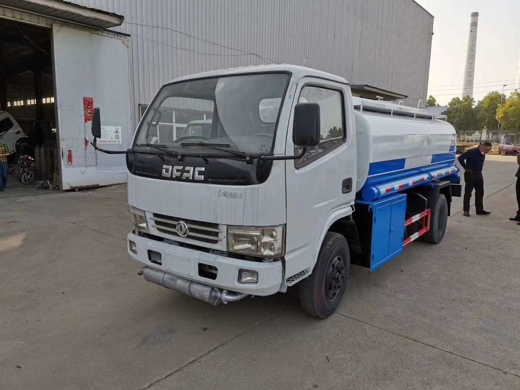 Truk Tangki Bahan Bakar Minyak Ringan 4X2 5000L 5m3 Pengisian Bahan Bakar Minyak Sertifikasi ISO