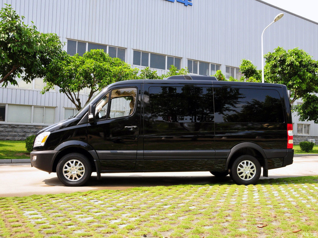 6 Gear Manual Diesel 105kw 2019 Tahun Bekas Mini Coach 10-15 Seater High Roof