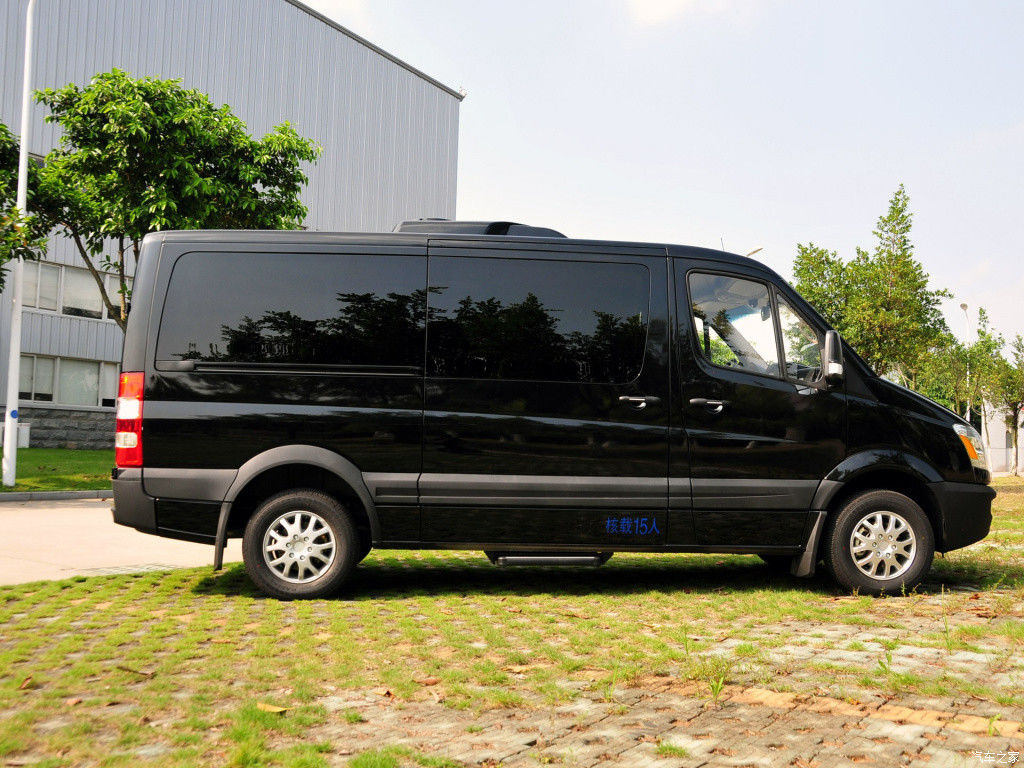 6 Gear Manual Diesel 105kw 2019 Tahun Bekas Mini Coach 10-15 Seater High Roof