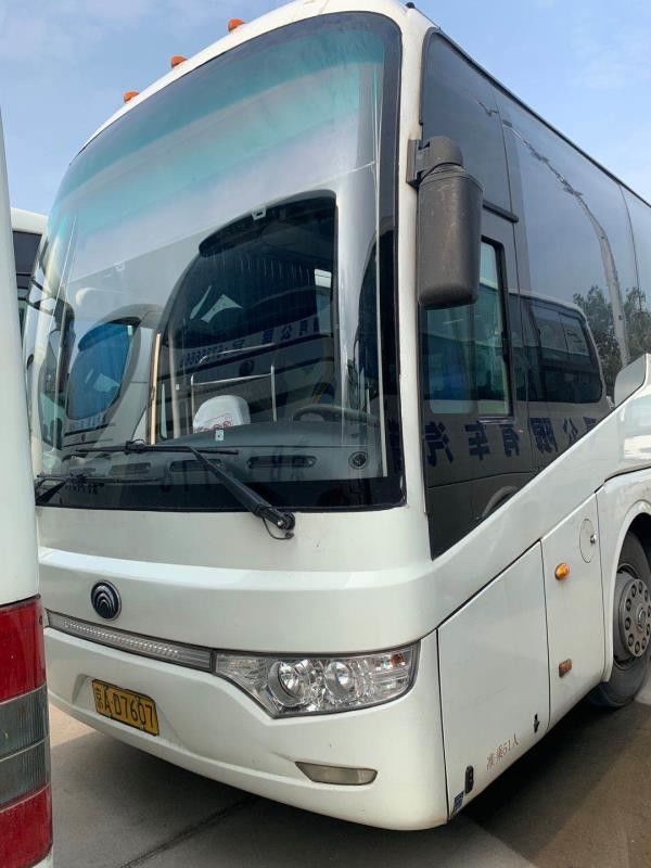 Tahun 2010 Diesel Yutong ZK6122 51 Kursi RHD Digunakan Bus Perjalanan Interior Mewah