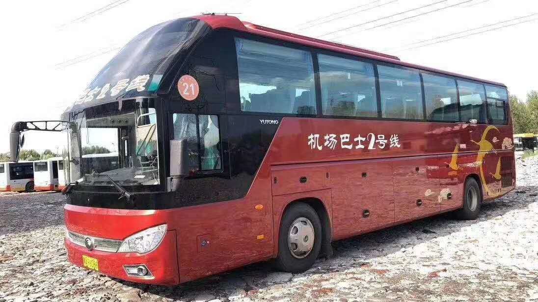 247kw Minyak Diesel 50 Kursi 2015 Tahun Digunakan Bus Yutong Mesin Yuchai Kilometer Rendah Sasis Baja Euro III dengan AC
