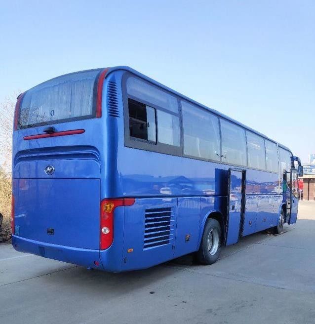 Lebih Tinggi KLQ6129 53 Kursi Mesin Belakang Digunakan Bus Pelatih Pintu Ganda Baja Chiassis