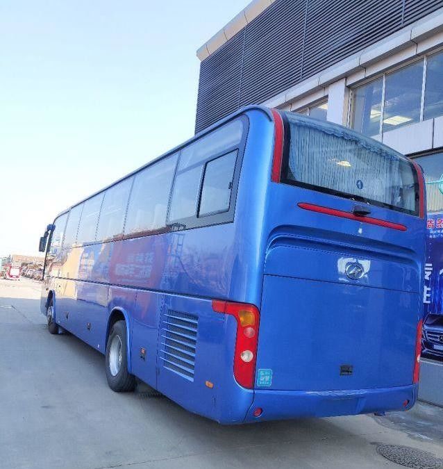 Lebih Tinggi KLQ6129 53 Kursi Mesin Belakang Digunakan Bus Pelatih Pintu Ganda Baja Chiassis