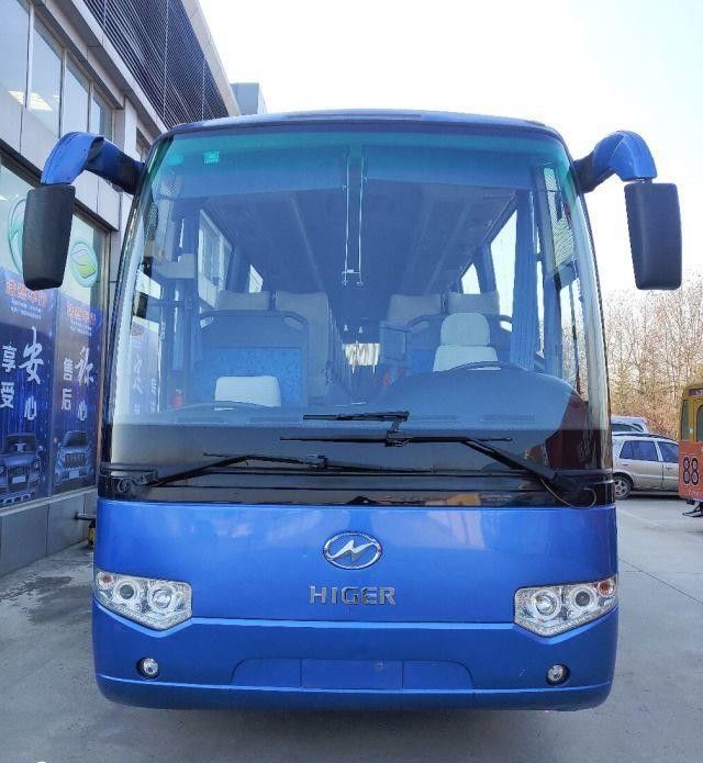 Lebih Tinggi KLQ6129 53 Kursi Mesin Belakang Digunakan Bus Pelatih Pintu Ganda Baja Chiassis