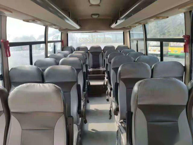 ISO Yutong ZK6752D 29 Kursi LHD Digunakan Pintu Baja Chassis Bus Penumpang Tunggal