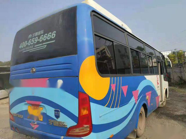 ISO Yutong ZK6752D 29 Kursi LHD Digunakan Pintu Baja Chassis Bus Penumpang Tunggal